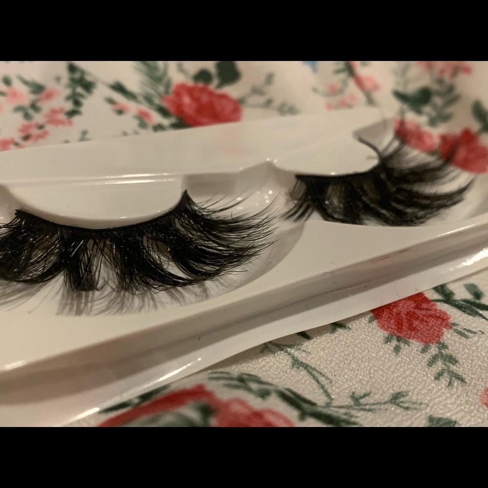 3 FALSE EYELASHES FOR $20